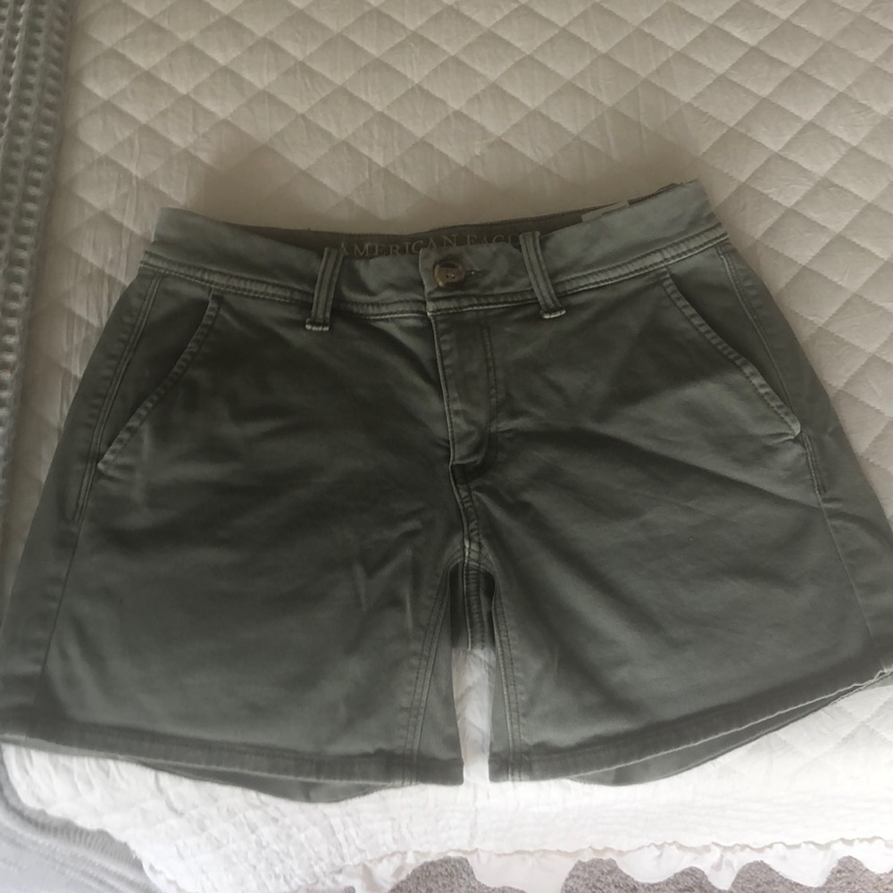 American eagle army green cotton shorts